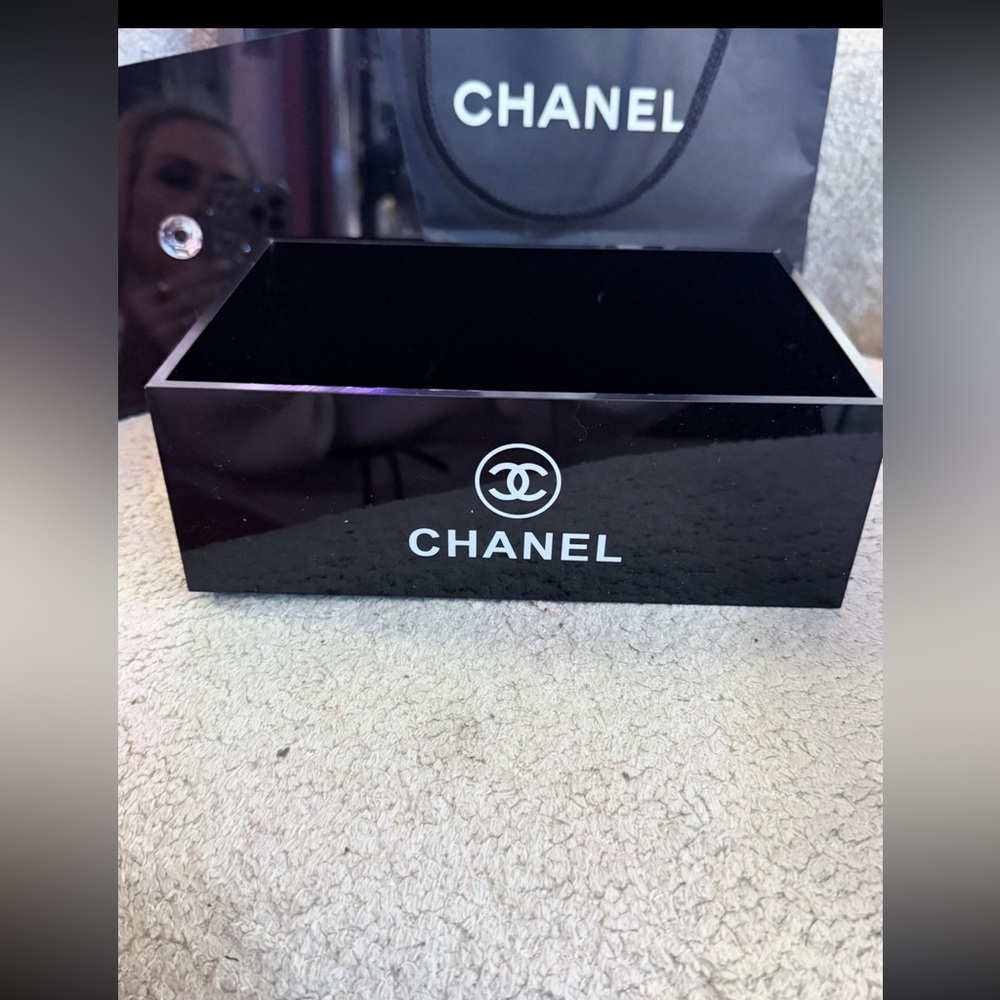 Chanel Black Logo Jewelry/Makeup Organizer - Picture 4 of 4